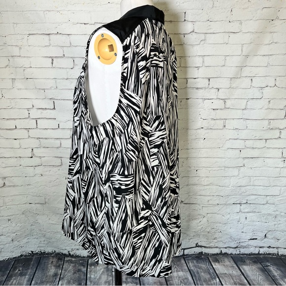 Trouve Sleeveless Abstract Striped Print Blouse Size XL EUC Like New - Picture 4 of 9